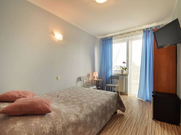 Pokoj 2os z łazienką i balkonem 