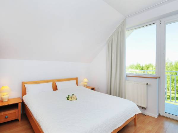 sypialnia w 2-pokojowym apartamencie