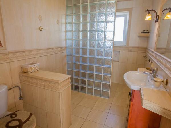 łazienka w apartamencie 2