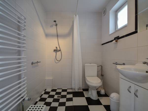 Łazienka w pokoju z tarasem