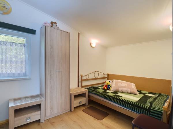 Pokój w małym domku