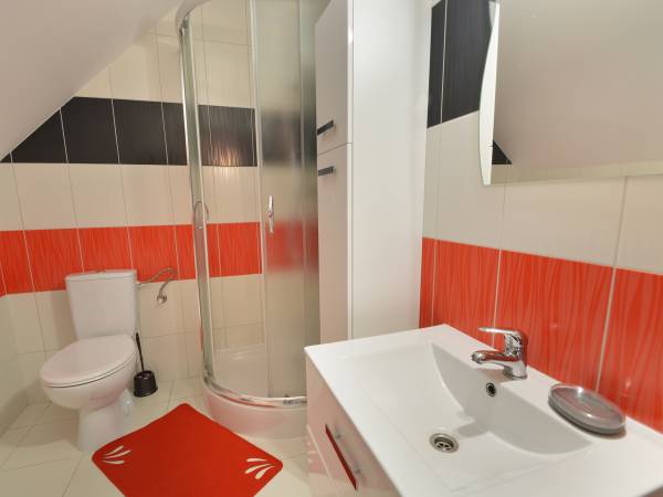 pokój z balkonem - łazienka