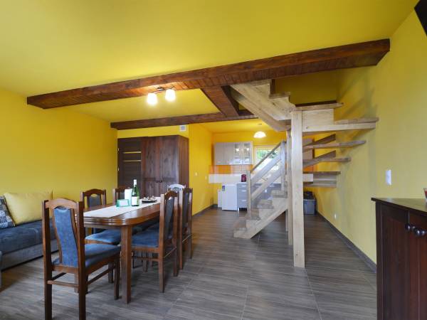 domek II żółty - salon