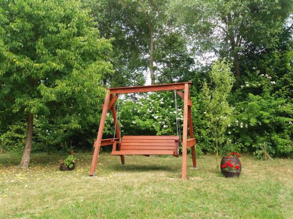 Huśtawka przy domkach