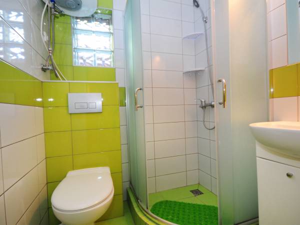 Domek brązowy-łazienka