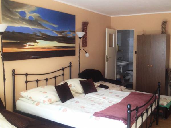 Pokój 2-4 osobowy na pierwszym piętrze.