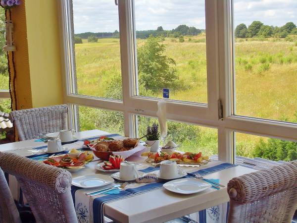 Sniadanie serwowane na balkonie widokowym