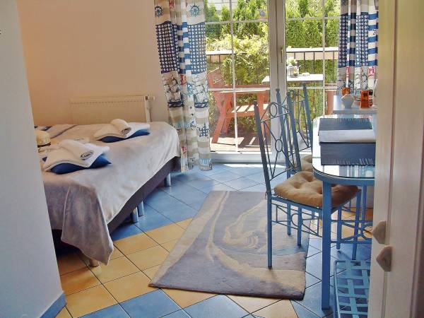 2 z łóżkiem małż.160x200 cm, Wi-Fi, LCD-SAT-TV, lodówką, czajnikiem,filiżankami,suszarką