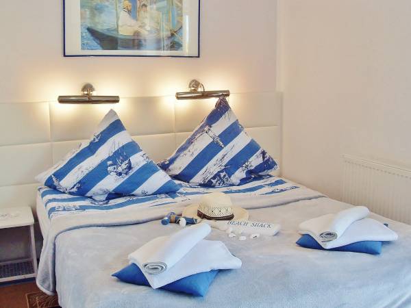 2 z łóżkiem małż.160x200 cm, Wi-Fi, LCD-SAT-TV, lodówką, czajnikiem,filiżankami,suszarką