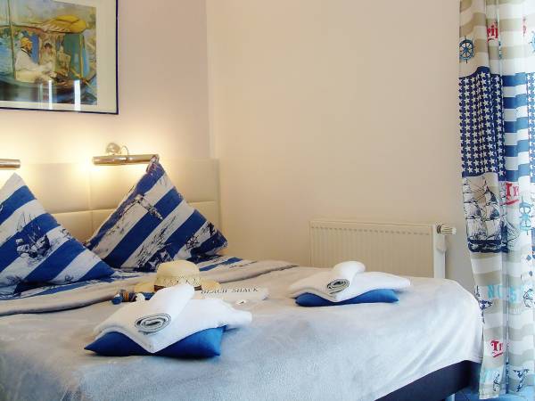 2 z łóżkiem małż.160x200 cm, Wi-Fi, LCD-SAT-TV, lodówką, czajnikiem,filiżankami,suszarką