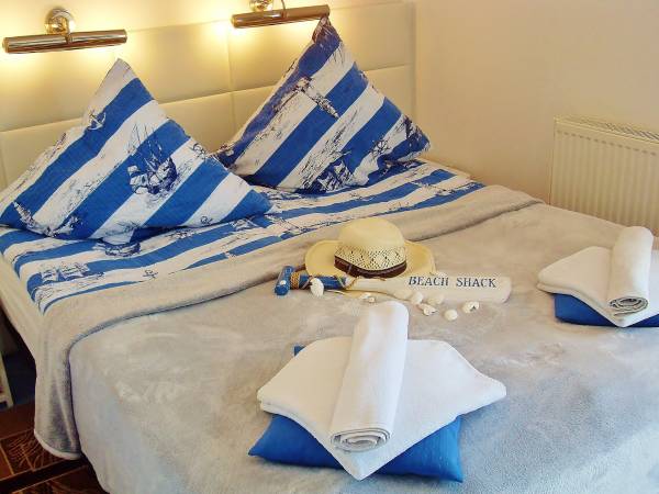 2 z łóżkiem małż.160x200 cm, Wi-Fi, LCD-SAT-TV, lodówką, czajnikiem,filiżankami,suszarką