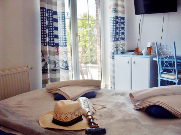 2 z łóżkiem małż.160x200 cm, Wi-Fi, LCD-SAT-TV, lodówką, czajnikiem,filiżankami,suszarką