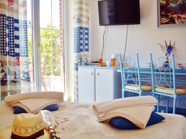 2 z łóżkiem małż.160x200 cm, Wi-Fi, LCD-SAT-TV, lodówką, czajnikiem,filiżankami,suszarką