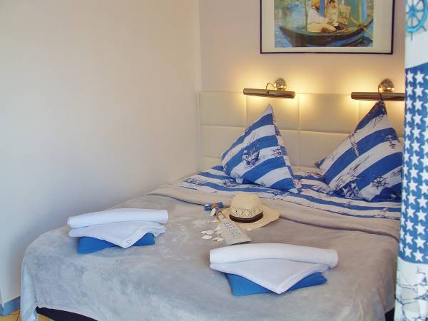 2 z łóżkiem małż.160x200 cm, Wi-Fi, LCD-SAT-TV, lodówką, czajnikiem,filiżankami,suszarką