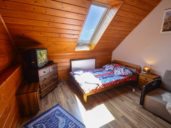 sypialnia w apartamencie z jakuzzi