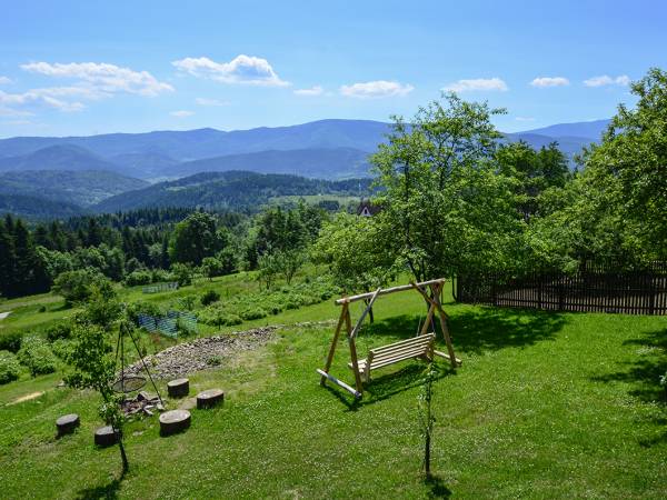ogród z widokiem na góry