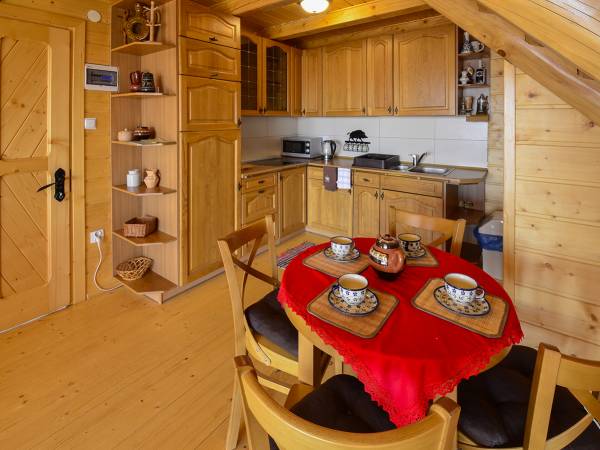 kuchnia w domku z bala