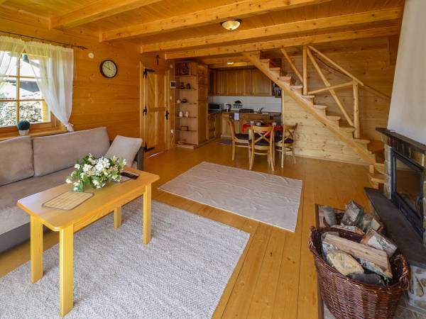 salon w domku z bala