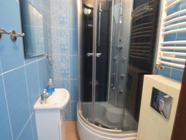 Łazienka w sypialni czterosobowej, segment nr 1