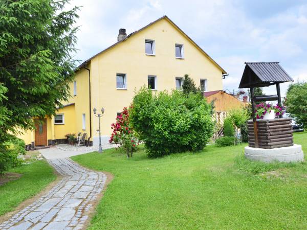 Widok na agroturystykę na górce