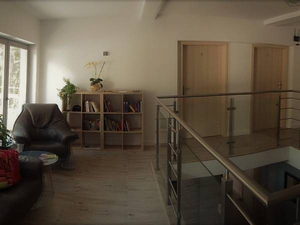 Antresola z wyjściem na taras