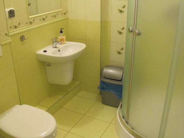 Łazienka pokoju 3-os.