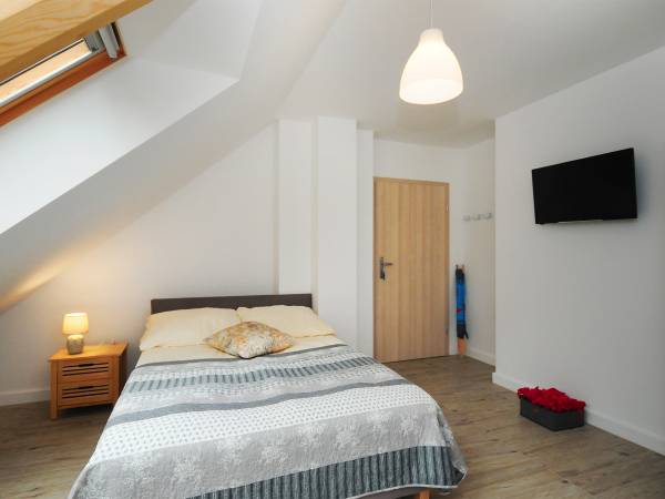 pokój z3osobowy z ogólnodostępnym tarasem