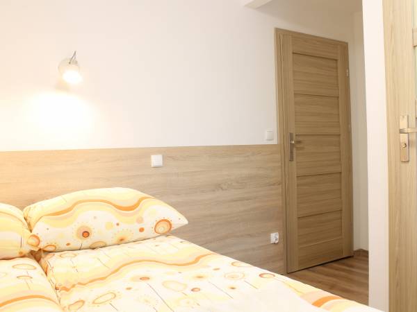 pokój 2 os, okno na domy- lokalizacja ul Warszawska