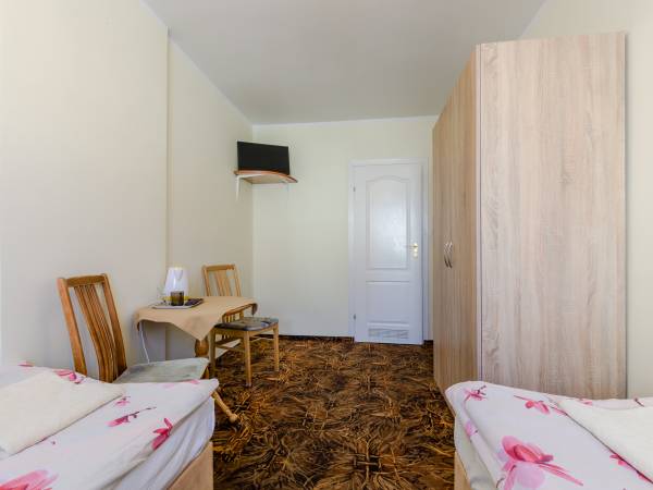 pokój 2 os, okno na ulicę