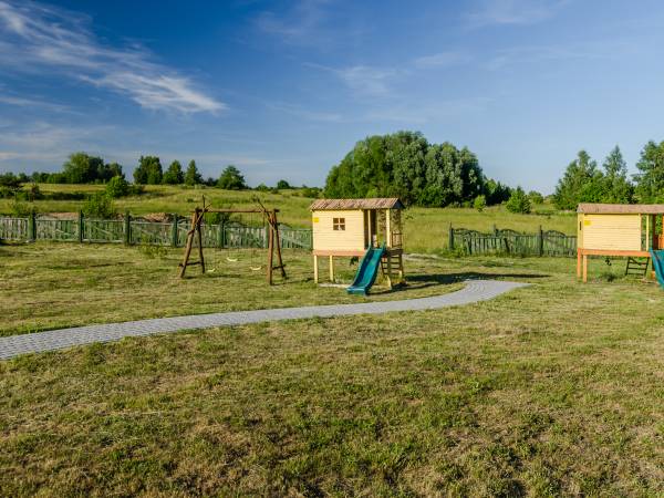 Otoczenie obiektu - plac zabaw