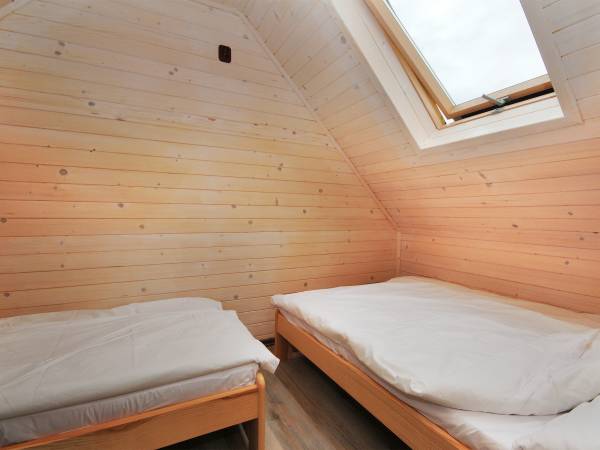 sypialnia trzyosobowa