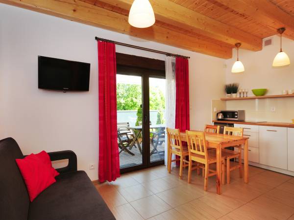 Salon z aneksem kuchennym domek piętrowy