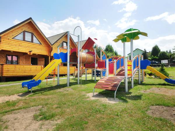 plac zabaw i domki 7 os.