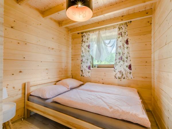 Domki nad jeziorem Ołów z własnym stawem 