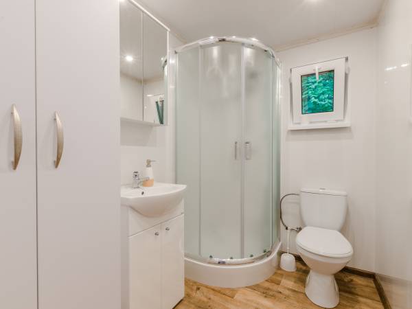 Domek 4 osobowy z widokiem na jezioro nr 2 i nr 3