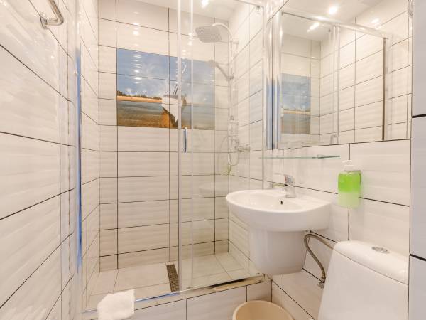 2 z łóżkiem małż.160x200 cm, Wi-Fi, LCD-SAT-TV, lodówką, czajnikiem,filiżankami,suszarką