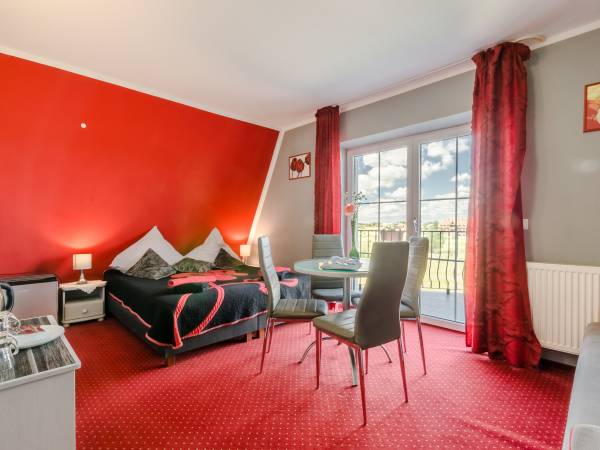 Pokój 4-osobowy z łózkiem "Queen-size" lub 2 pojednyczymi i rozkładaną kanapą, balkonem, L