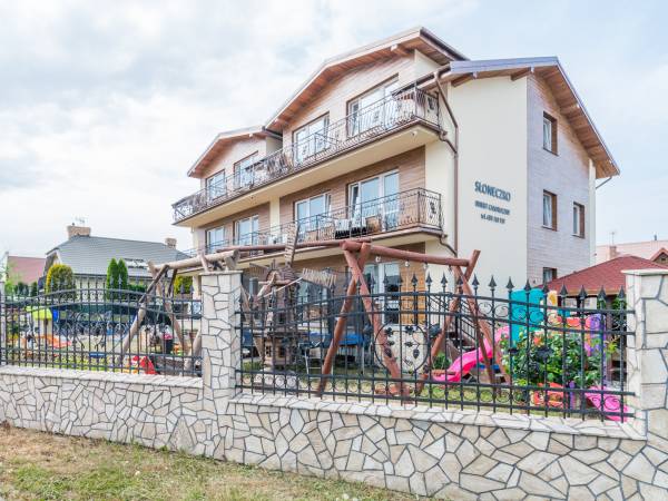 Plac zabaw na podwórku