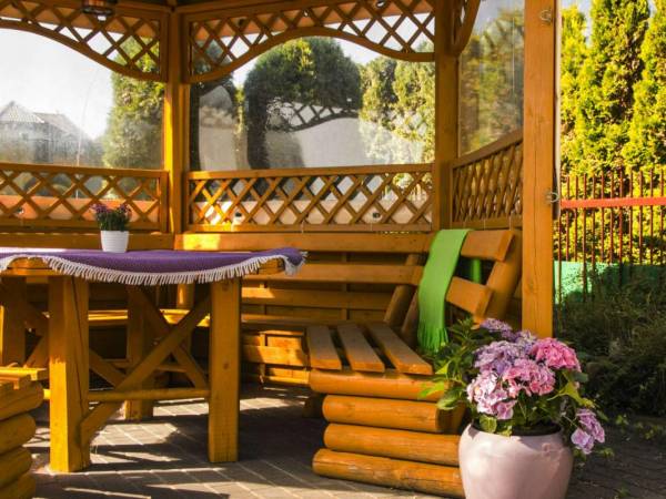 Altana ogólnodostępna, obok grill.