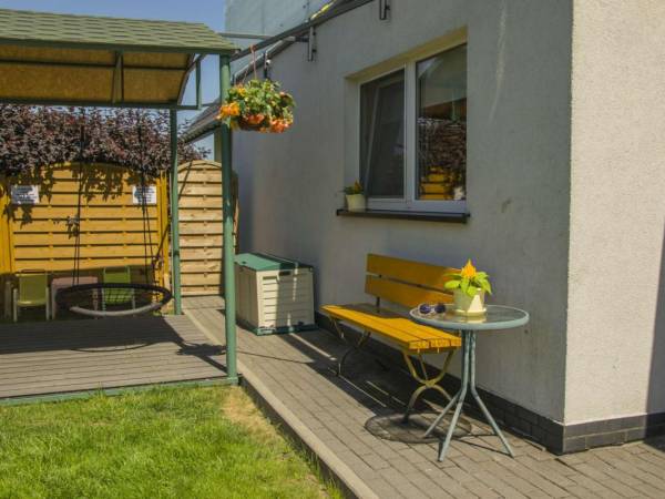 Plac zabaw oraz część kuchenno- świetlicowa.