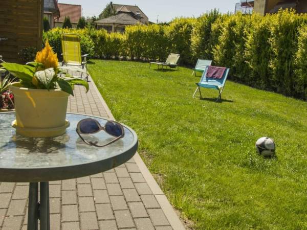 Strona zachodnia posesji; ogód, pokoje nr 3 i 4.