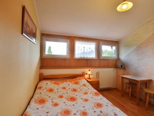 pokój z jednym łożem