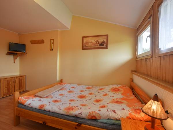 pokój z jednym łożem