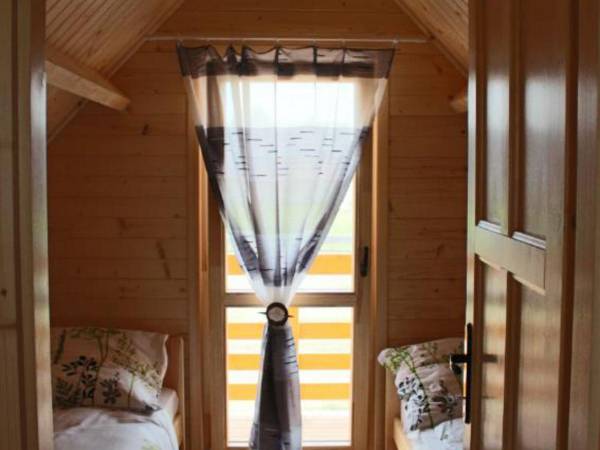 Domek 6 osobowy sypialnia z bakonem